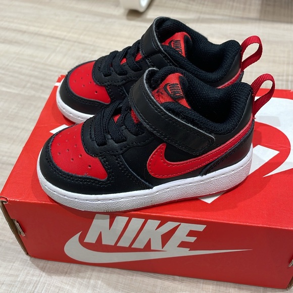 ✨LIKE NEW✨NIKE 5C COURT BOROUGH LOW 2 - black, red and white shoes - Picture 4 of 9